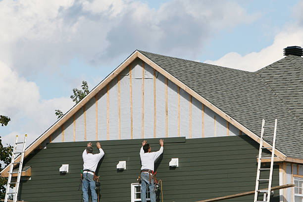 Professional Siding Installation technician working in Johnston, SC